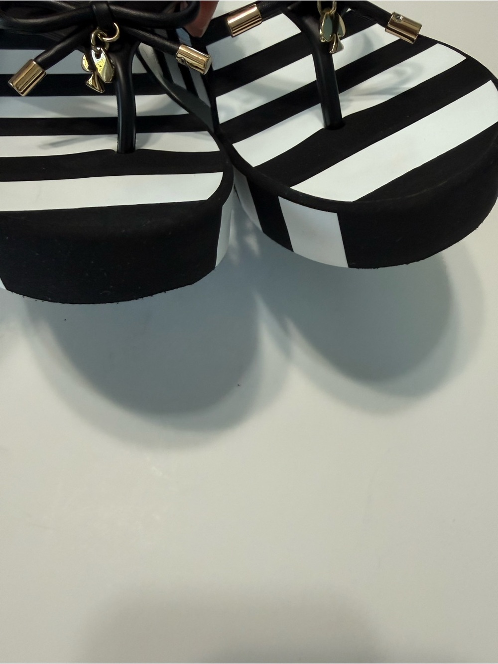 kate spade Rhett Black White Stripes Wedge Platform Thong Sandals Bow Size 10 - Picture 7 of 15